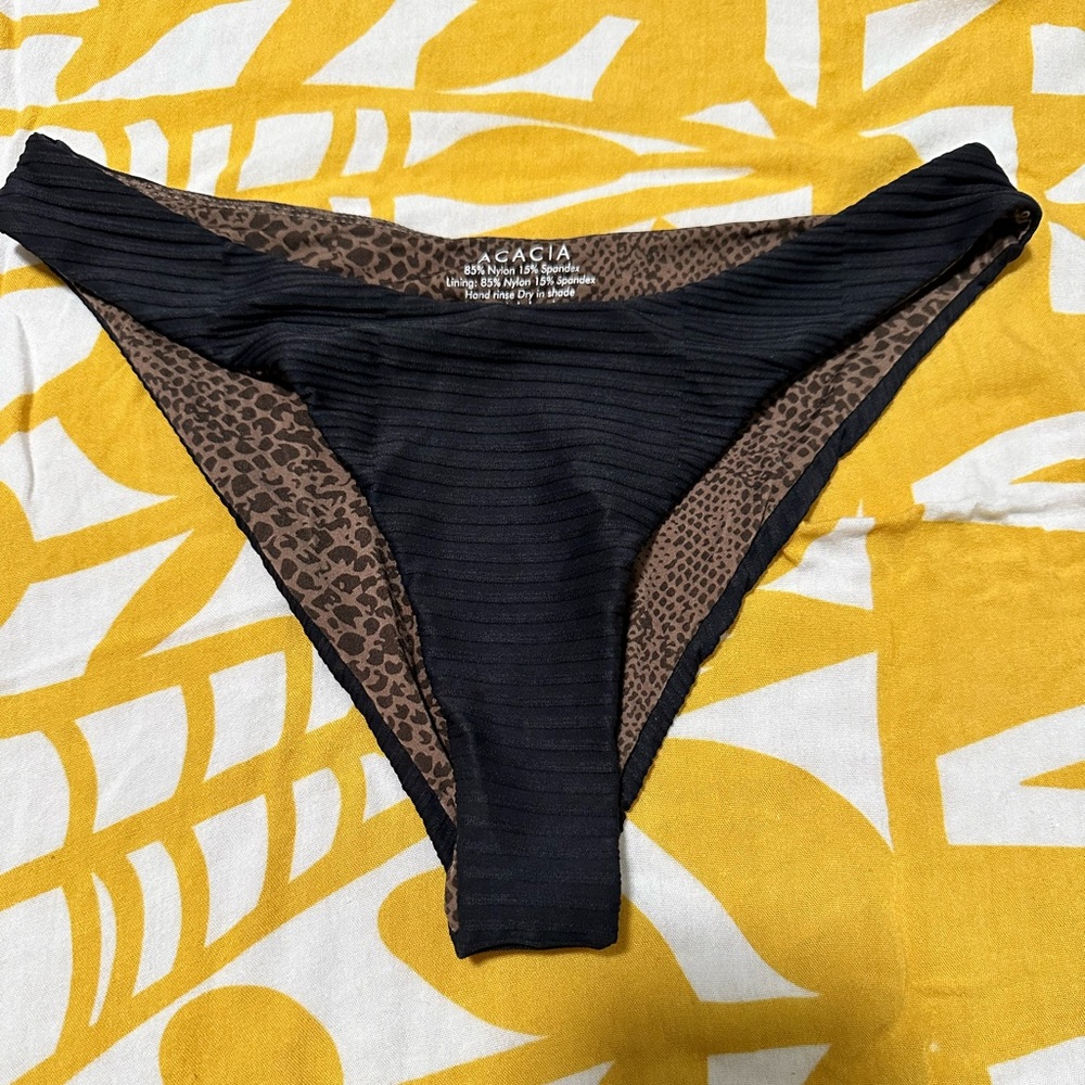 EUC Acacia Zuma Bottoms